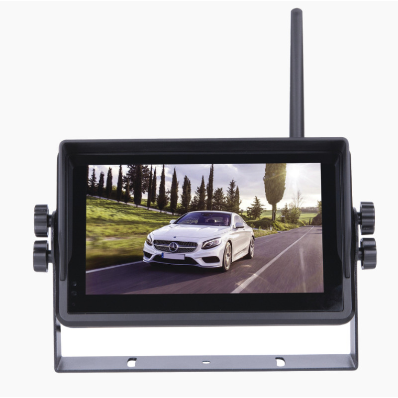 Sistema Profesional Inalámbrico de Cámara de Reversa Infrarroja y Monitor Touch de 7 para Vehículos de Trabajo y Montacargas image 4