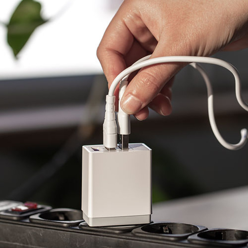 DBUGG DB-PD64 cargador de dispositivo móvil Universal Blanco Corriente alterna Carga rápida Interior image 4