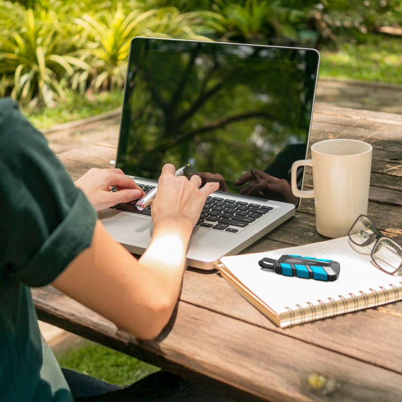 SSD externo Adata 500GB SC740 USB C 3.2 de uso rudo azul con negro image 8