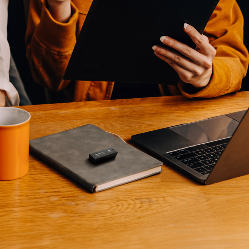 MEMORIA ADATA UC320 256GB CON CONECTOR DESLIZANTE SIN TAPA COLOR NEGRO (UC320-256G-RBK/BK) image 7