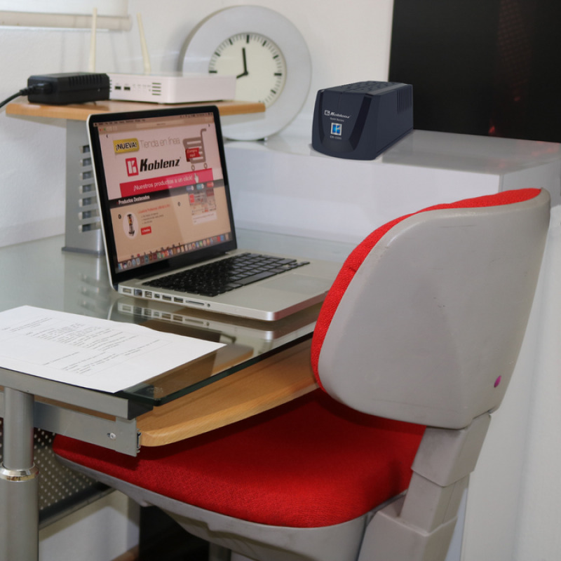 REGULADOR DE VOLTAJE KOBLENZ ER-2250, 2250 VA / 1000 W, 8 CONTACTOS NEMA 5-15R, LUZ LED, DISYUNTOR TERMICO. 5 AÑOS DE GARANTA, POLIZA DE SEGURO POR 10,000 USD EN EQUIPO CONECTADO. SKU 00-1588-3 image 3