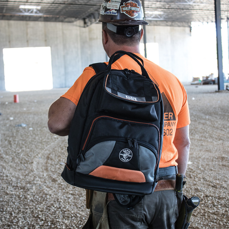 Mochila para Herramientas Tradesman Pro de 445 cm en Color Negro con 35 Bolsillos No incluye herramientas image 12