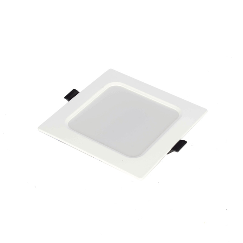 Spot Cuadrado Empotrable / 12 x 12 cm / Luz Fría / 110 V / 6 W / 420 lúmenes / 25000 hrs / Ángulo de apertura 120 / IP20